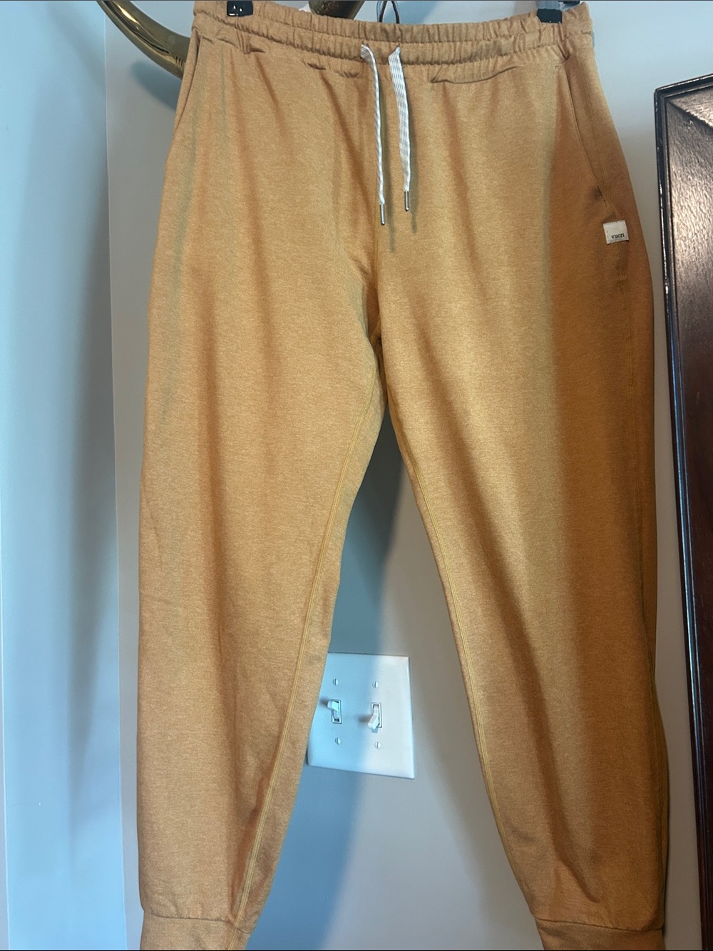 Vuori Caramel Drawstring Women’s Small Joggers with White Cord